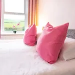 Σπίτι διακοπών Big Pink House *