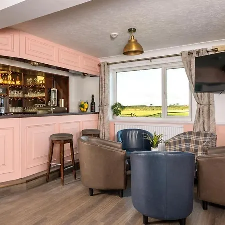 Holiday home Big Pink House Mealsgate