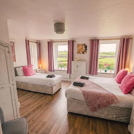 Big Pink House * Mealsgate